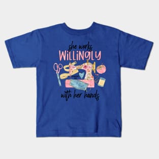 She works willingly Kids T-Shirt